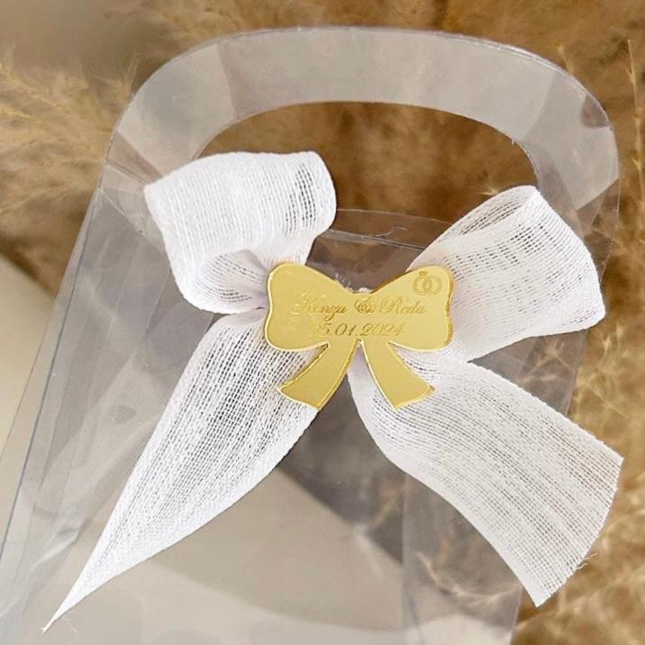 Sac Mona en plastique transparent avec nœud en lin et gravure plexiglas doré