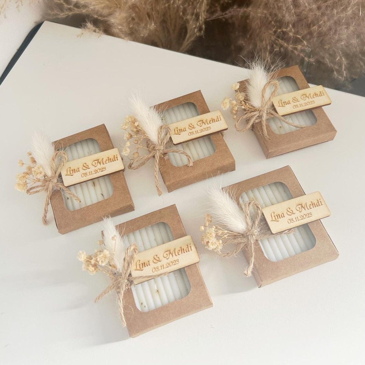 Savon Bohème avec fleurs séchées, nœud en jute et gravure sur bois rectangulaire