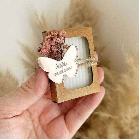 Savon Butterfly avec fleurs séchées framboise, boîte carton kraft et gravure plexiglass papillon