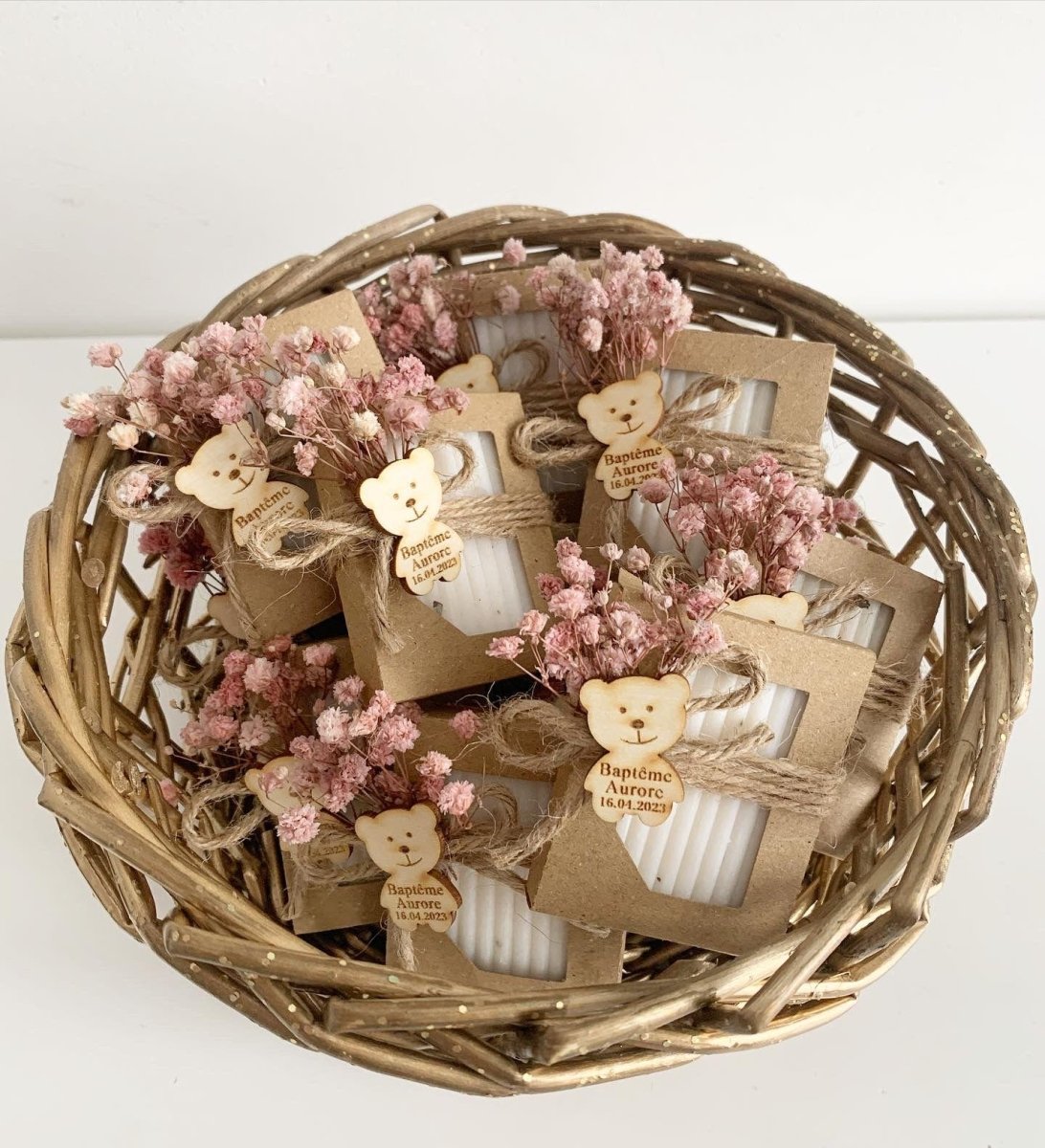 Savon Ourson avec fleurs séchées framboise, nœud en jute et gravure bois ourson