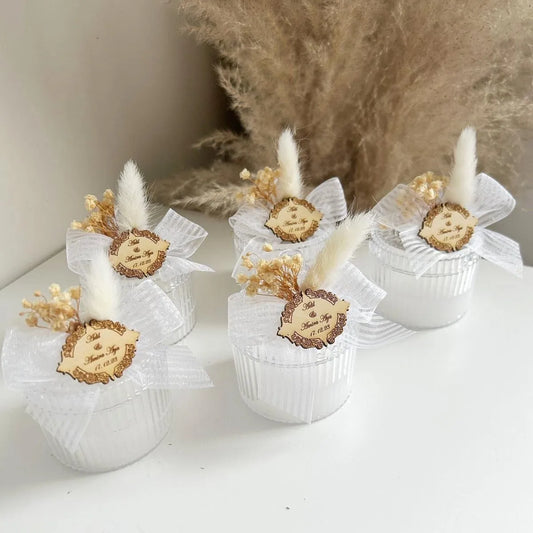 Bougie Merveille personnalisée avec gravure, fleurs séchées et nœud en organza blanc, cadeau invité mariage