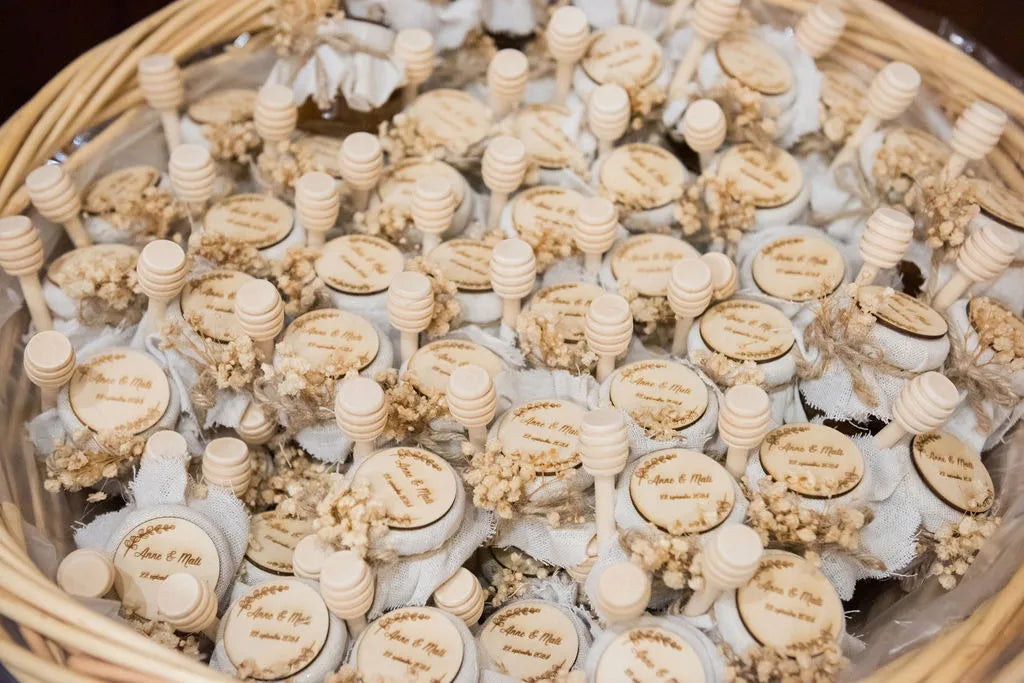 Panier de 230 pots de miel personnalisés pour le mariage d'Anne et Mati