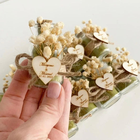 fioles henné romantiques personnalisées avec coeur en bois corde et fleurs séchées cadeau invité mariage élégant et naturel  - MON CADEAU INVITE