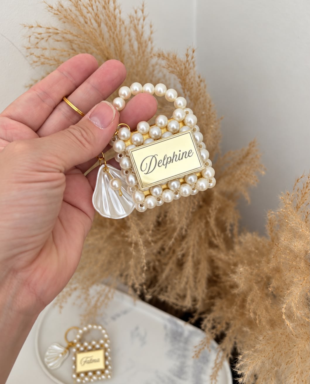 Sac Nacre Bella – mini sac en perles nacrées avec breloque coquillage, cadeau invité mariage personnalisé